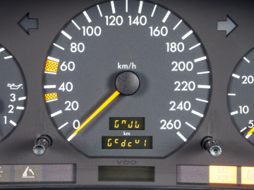 S W140 pixel errors in the instrument cluster