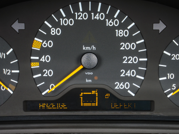 E W210 pixel errors in the instrument cluster